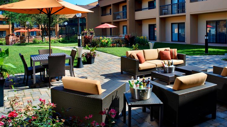 Courtyard by Marriott Chicago Naperville Exterior