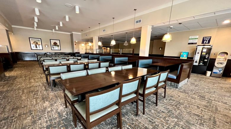 <b>Holiday Inn Toronto Airport Hotel Restaurant</b>. Images powered by <a href="https://www.leonardoworldwide.com/" title="Leonardo Worldwide" target="_blank">Leonardo</a>.