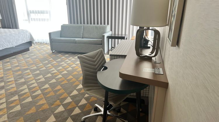 Holiday Inn Toronto Airport Hotel Suite