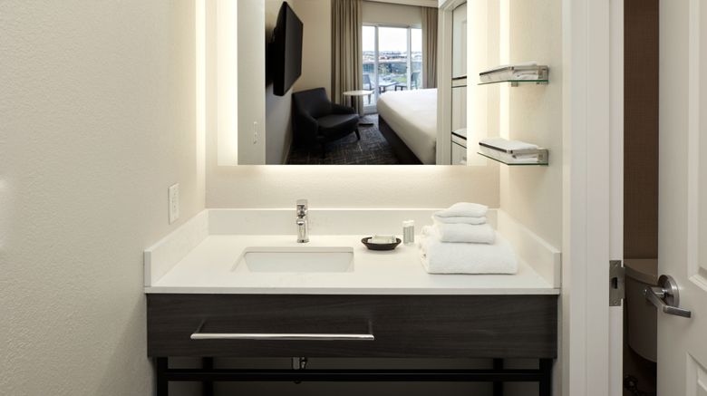 <b>Residence Inn Montreal Airport Room</b>. Images powered by <a href="https://www.leonardoworldwide.com/" title="Leonardo Worldwide" target="_blank">Leonardo</a>.