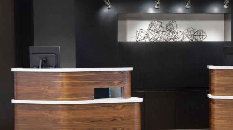 Courtyard by Marriott Westchester County Lobby