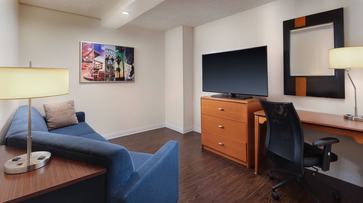Fairfield by Marriott Anaheim Resort Room