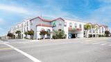 Holiday Inn Express Hotel & Suites Exterior