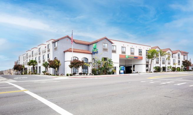 Holiday Inn Express Hotel & Suites Exterior