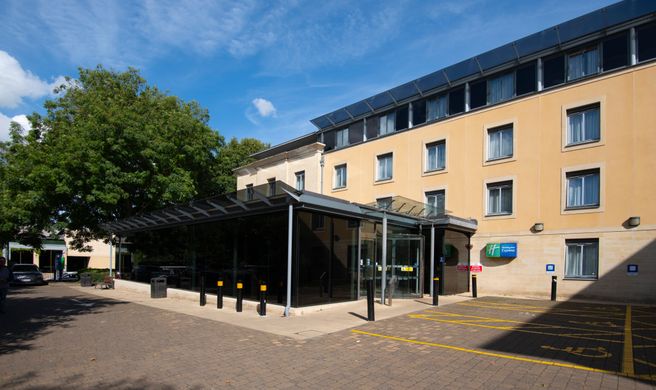 Holiday Inn Express Bath Exterior