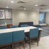 Holiday Inn Express Hotel & Suites