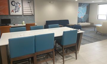 Holiday Inn Express Hotel & Suites