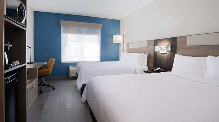 Holiday Inn Express Hotel & Suites Room