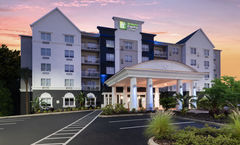Holiday Inn Express Hotel & Suites