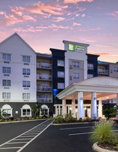 Holiday Inn Express Hotel & Suites