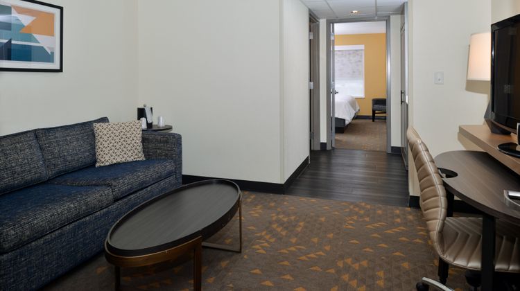 Holiday Inn Hotel & Suites Conv Center Suite