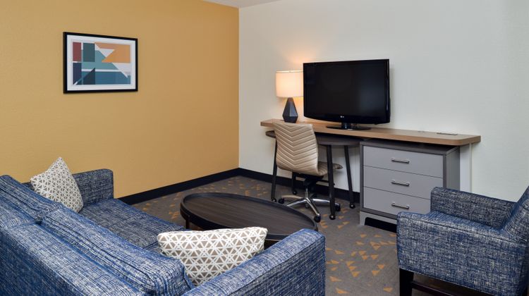 Holiday Inn Hotel & Suites Conv Center Suite