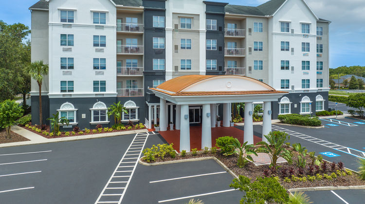 Holiday Inn Express Hotel & Suites Exterior