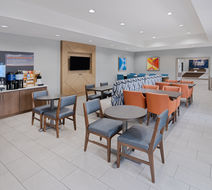 Holiday Inn Express Hotel & Suites Lobby