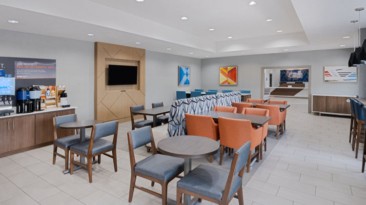 Holiday Inn Express Hotel & Suites Lobby