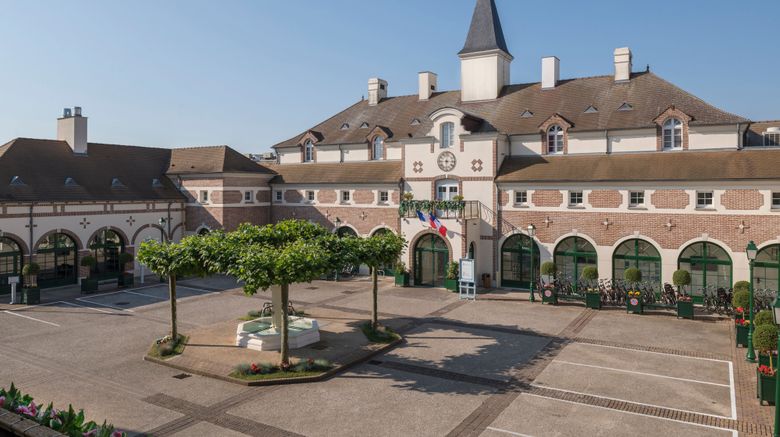 <b>Marriott's Village d'ile-de-France Exterior</b>. Images powered by <a href="https://www.leonardoworldwide.com/" title="Leonardo Worldwide" target="_blank">Leonardo</a>.