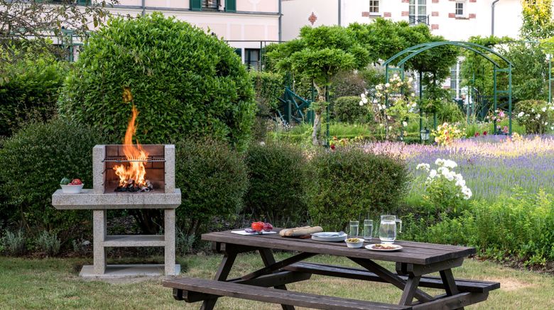 <b>Marriott's Village d'ile-de-France Restaurant</b>. Images powered by <a href="https://www.leonardoworldwide.com/" title="Leonardo Worldwide" target="_blank">Leonardo</a>.