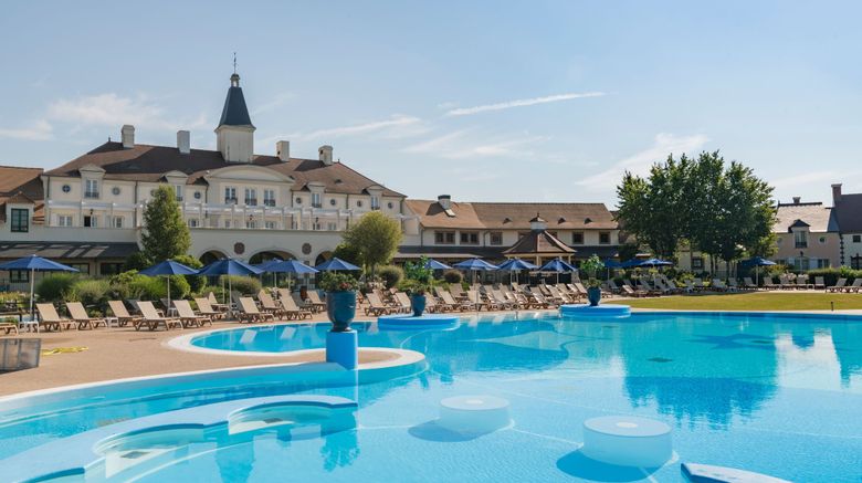 <b>Marriott's Village d'ile-de-France Pool</b>. Images powered by <a href="https://www.leonardoworldwide.com/" title="Leonardo Worldwide" target="_blank">Leonardo</a>.