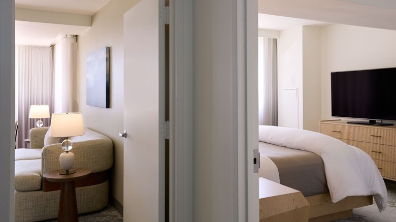 <b>The Westin Los Angeles Airport Suite</b>. Images powered by <a href="https://www.leonardoworldwide.com/" title="Leonardo Worldwide" target="_blank">Leonardo</a>.