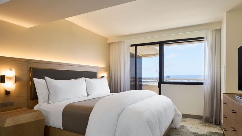 <b>The Westin Los Angeles Airport Suite</b>. Images powered by <a href="https://www.leonardoworldwide.com/" title="Leonardo Worldwide" target="_blank">Leonardo</a>.
