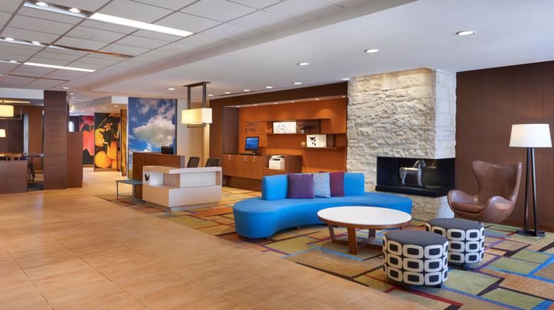 <b>Fairfield Inn & Suites Barrie Lobby</b>. Images powered by <a href="https://www.leonardoworldwide.com/" title="Leonardo Worldwide" target="_blank">Leonardo</a>.