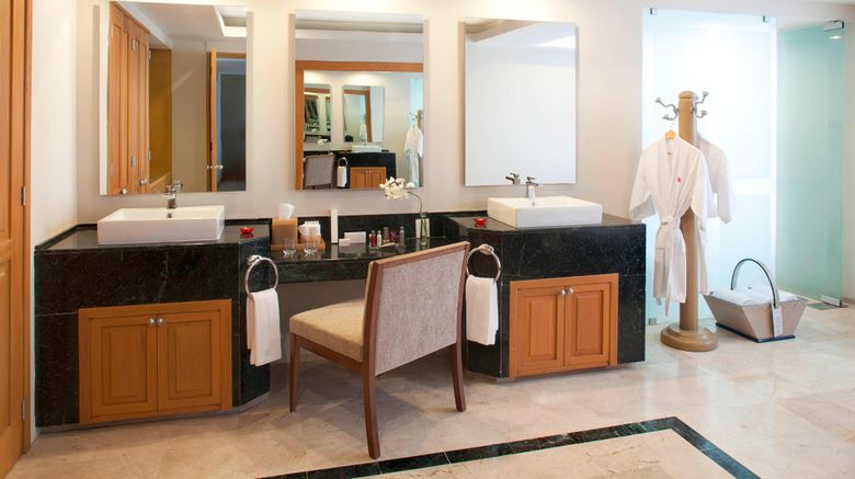 <b>Marriott Tuxtla Gutierrez Hotel Room</b>. Images powered by <a href="https://www.leonardoworldwide.com/" title="Leonardo Worldwide" target="_blank">Leonardo</a>.