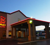Red Roof PLUS & Suites Chattanooga Exterior