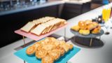 Holiday Inn Exp Wawu Mountain Restaurant