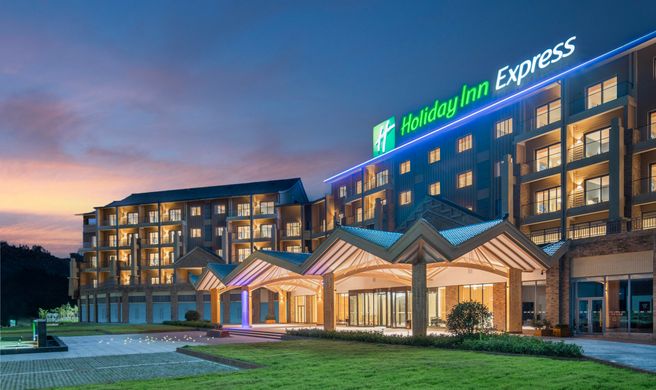 Holiday Inn Exp Wawu Mountain Exterior
