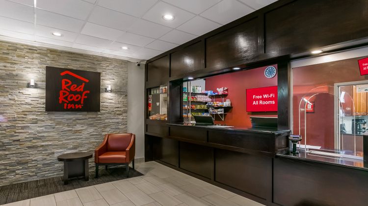 Red Roof Inn Baltimore Lobby