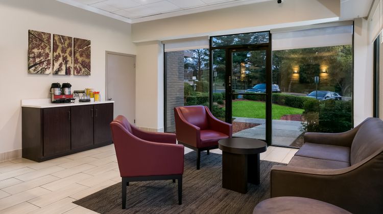 Red Roof Inn Baltimore Lobby