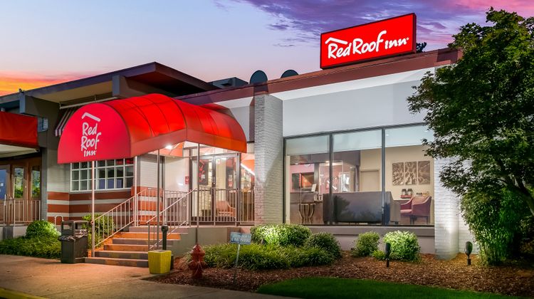 Red Roof Inn Baltimore Exterior