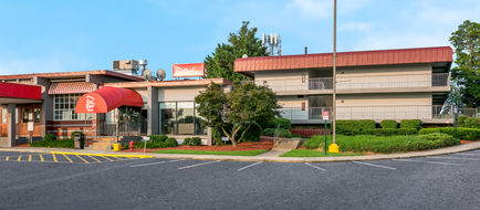 Red Roof Inn Baltimore Exterior