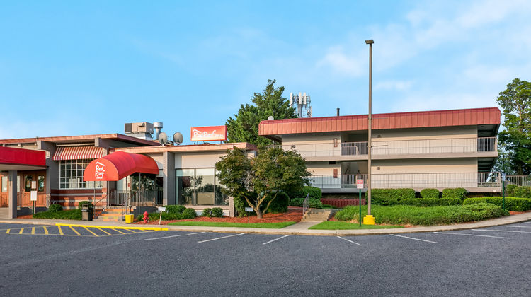Red Roof Inn Baltimore Exterior