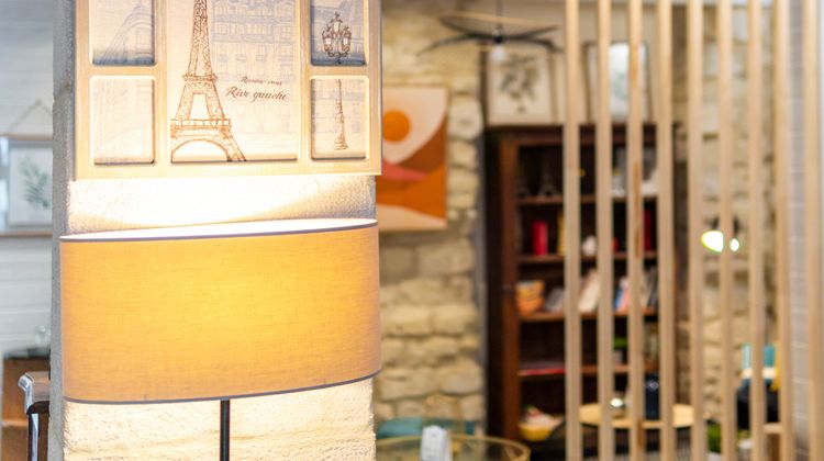 Lilas Blanc Hotel Lobby