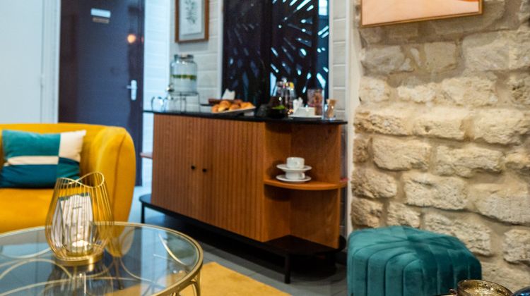 Lilas Blanc Hotel Lobby