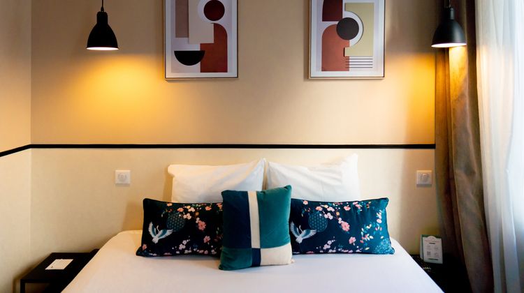 Lilas Blanc Hotel Room