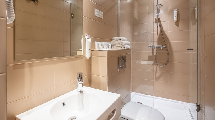 Lilas Blanc Hotel Room