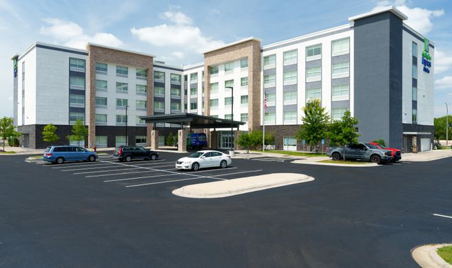 Holiday Inn Express/Stes Mall of America Exterior