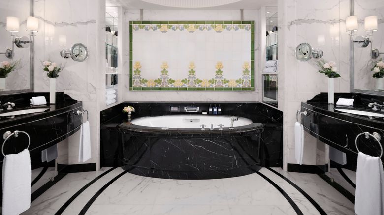 <b>The Peninsula Paris Room</b>. Images powered by <a href=https://www.travelagewest.com/Hotels/Paris/