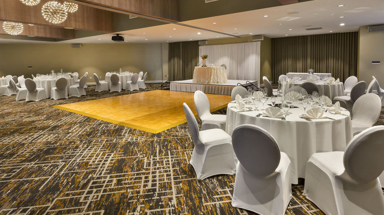 <b>Crowne Plaza Dulles Airport Ballroom</b>. Images powered by <a href="https://www.leonardoworldwide.com/" title="Leonardo Worldwide" target="_blank">Leonardo</a>.