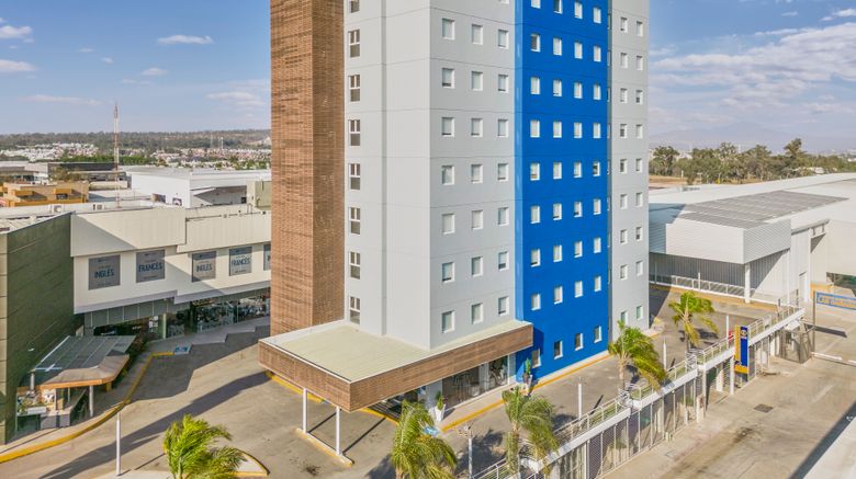 <b>One Guadalajara Periferico Norte Exterior</b>. Images powered by <a href="https://www.leonardoworldwide.com/" title="Leonardo Worldwide" target="_blank">Leonardo</a>.