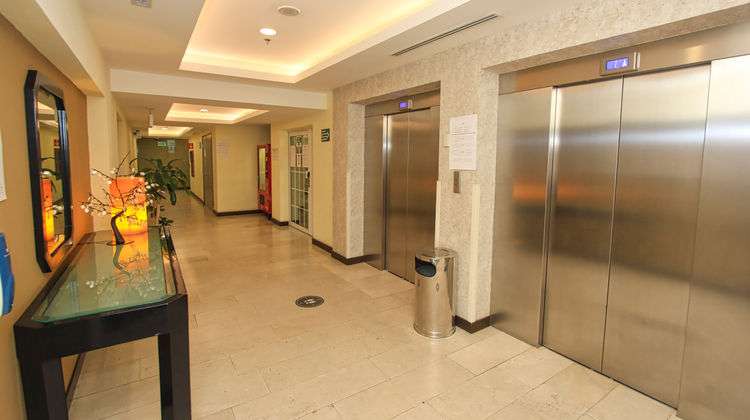 Holiday Inn Leon - Mexico Lobby