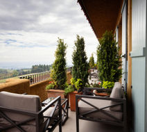 Black Walnut Inn & Vineyard Exterior