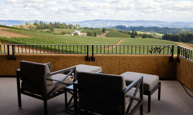 Black Walnut Inn & Vineyard Exterior