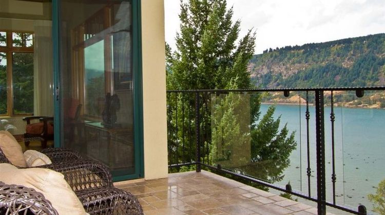 Columbia Cliff Villas Hotel Exterior