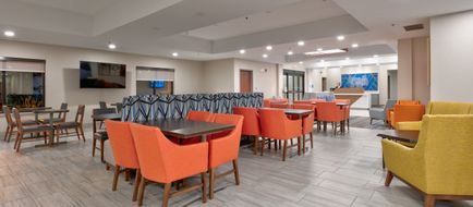 Holiday Inn Express Hotel & Stes Exterior