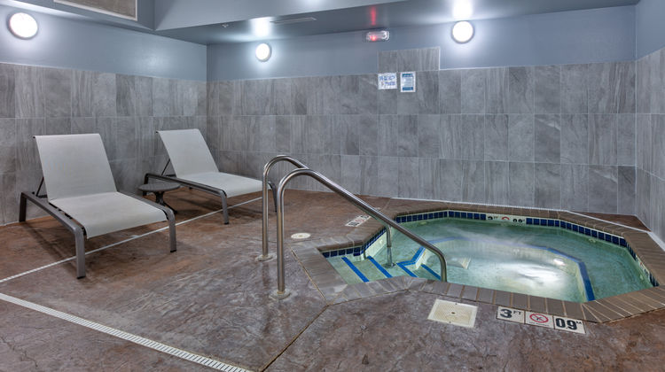Holiday Inn Express Hotel & Stes Pool