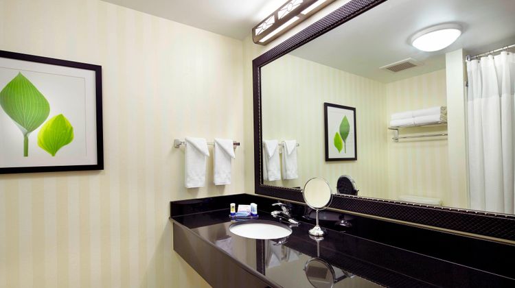 Fairfield Inn & Suites Neville Island Room