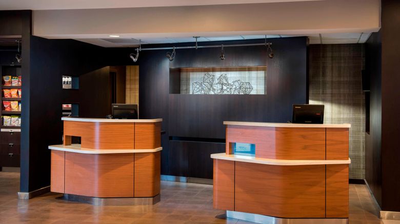 <b>Courtyard Chicago Waukegan/Gurnee Lobby</b>. Images powered by <a href="https://www.leonardoworldwide.com/" title="Leonardo Worldwide" target="_blank">Leonardo</a>.